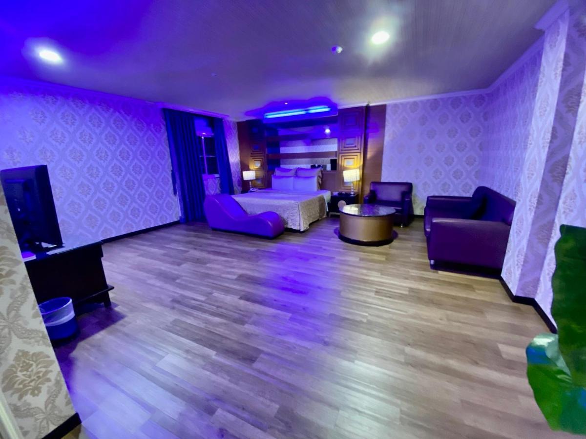 Huang Xing Motel Pingtung Luaran gambar