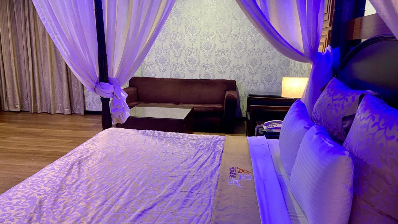 Huang Xing Motel Pingtung Luaran gambar