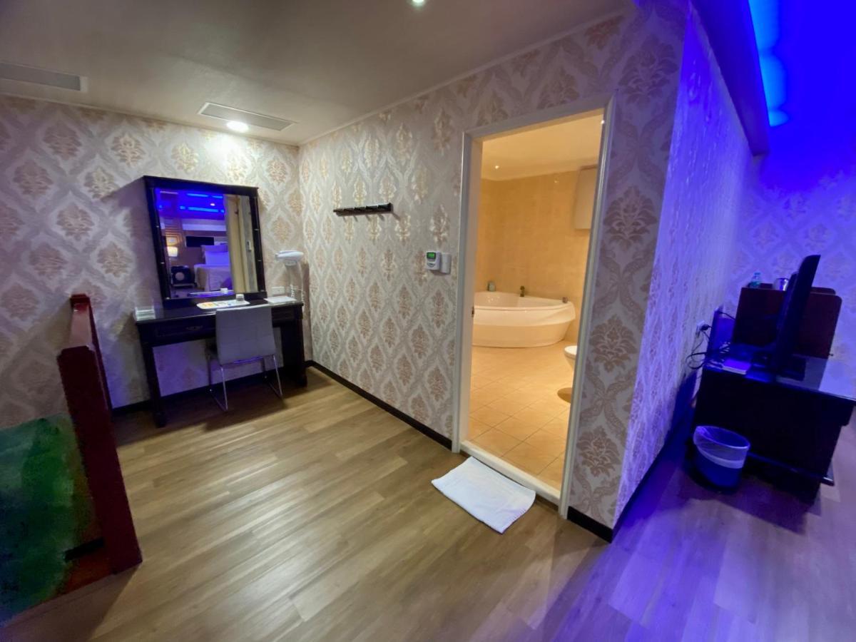 Huang Xing Motel Pingtung Luaran gambar