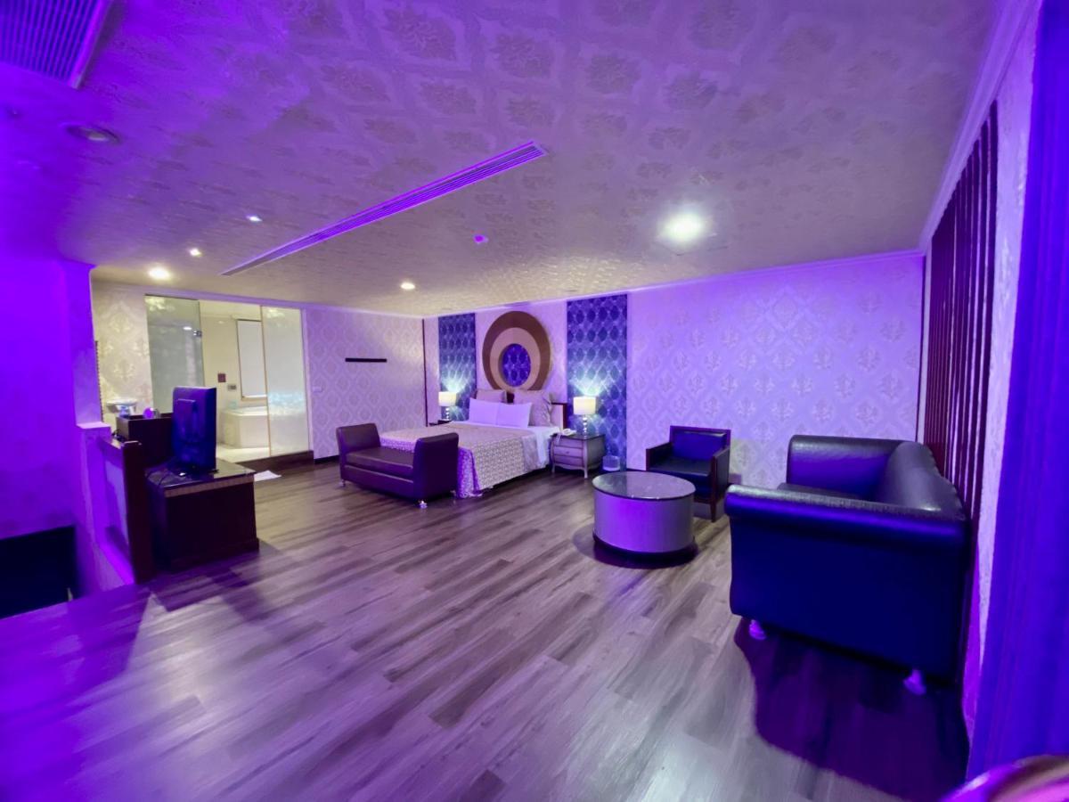 Huang Xing Motel Pingtung Luaran gambar