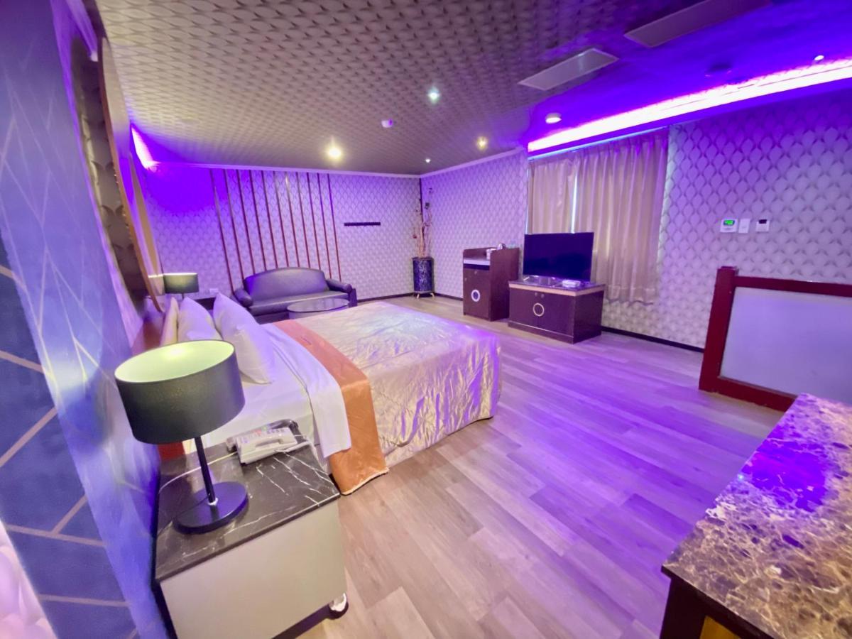 Huang Xing Motel Pingtung Luaran gambar