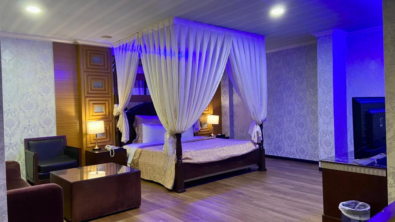Huang Xing Motel Pingtung Luaran gambar