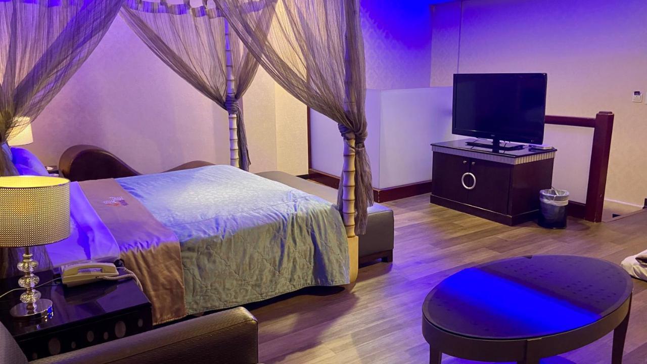Huang Xing Motel Pingtung Luaran gambar