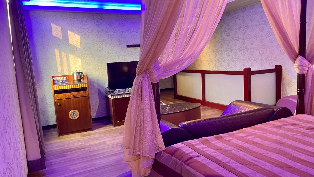 Huang Xing Motel Pingtung Luaran gambar