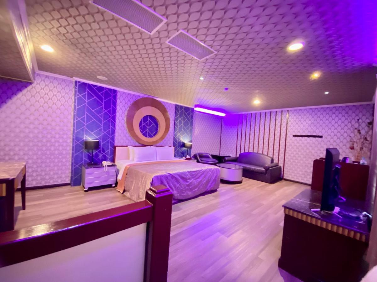Huang Xing Motel Pingtung Luaran gambar