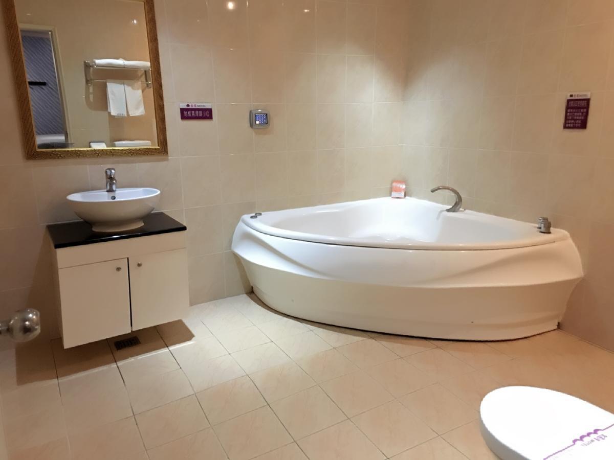 Huang Xing Motel Pingtung Luaran gambar