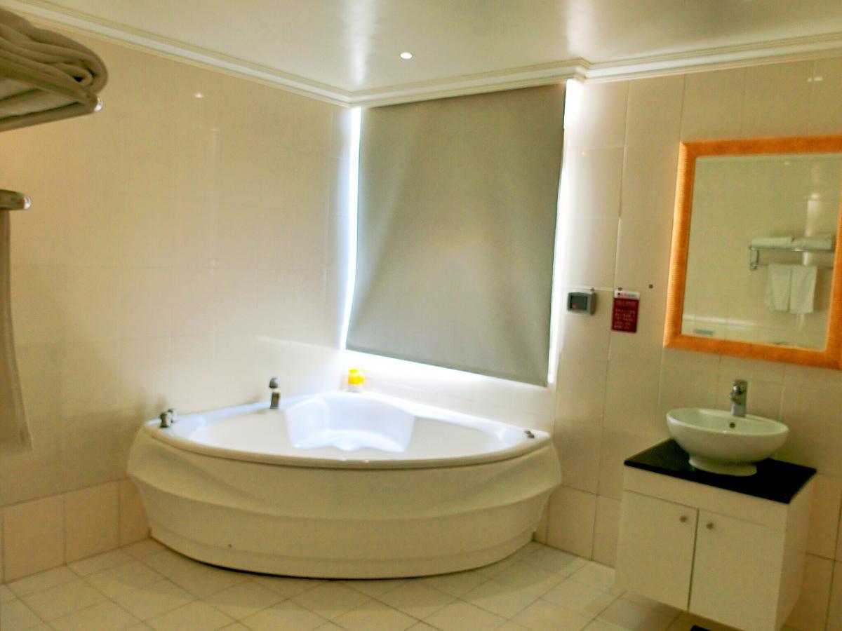 Huang Xing Motel Pingtung Luaran gambar