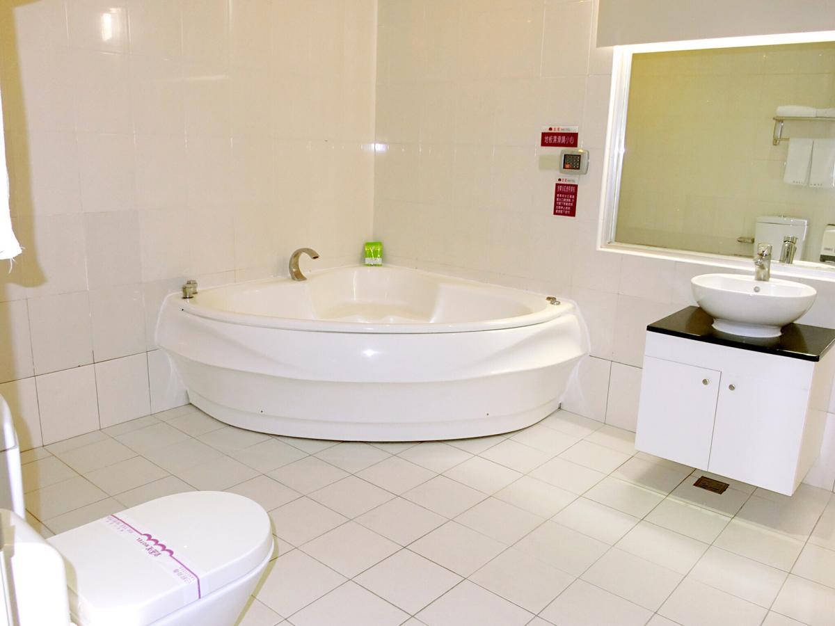 Huang Xing Motel Pingtung Luaran gambar