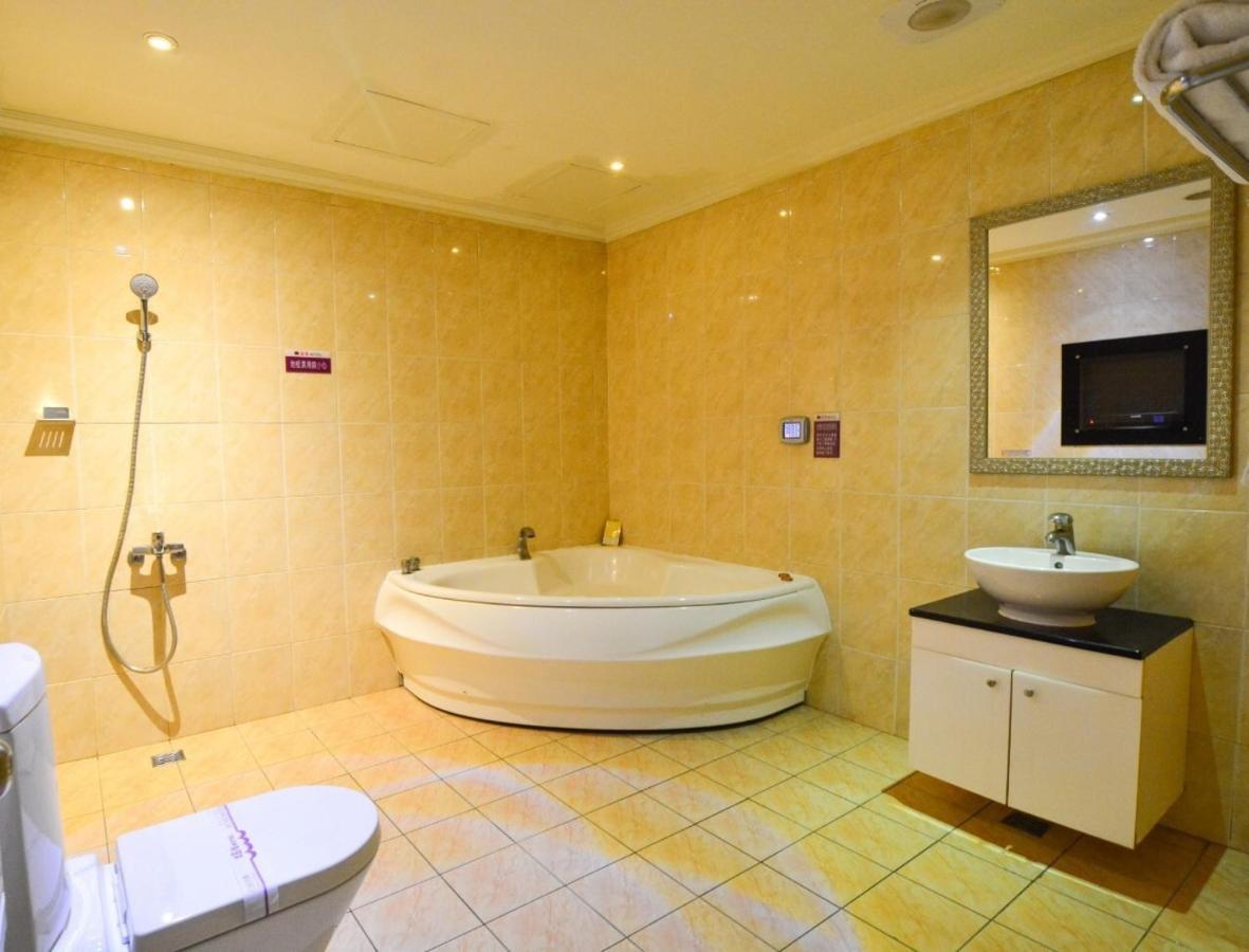 Huang Xing Motel Pingtung Luaran gambar